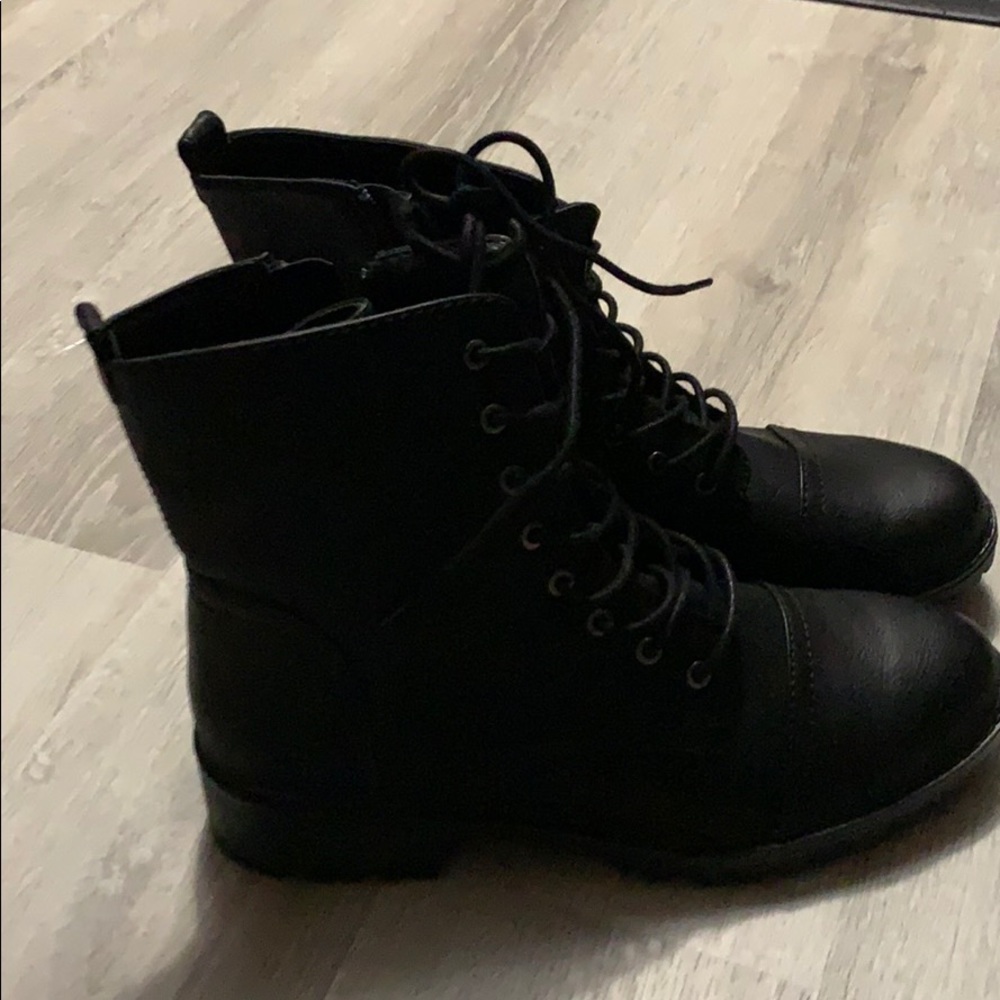 Woman’s Black Boots Side Zipper Sz 11 nwot
